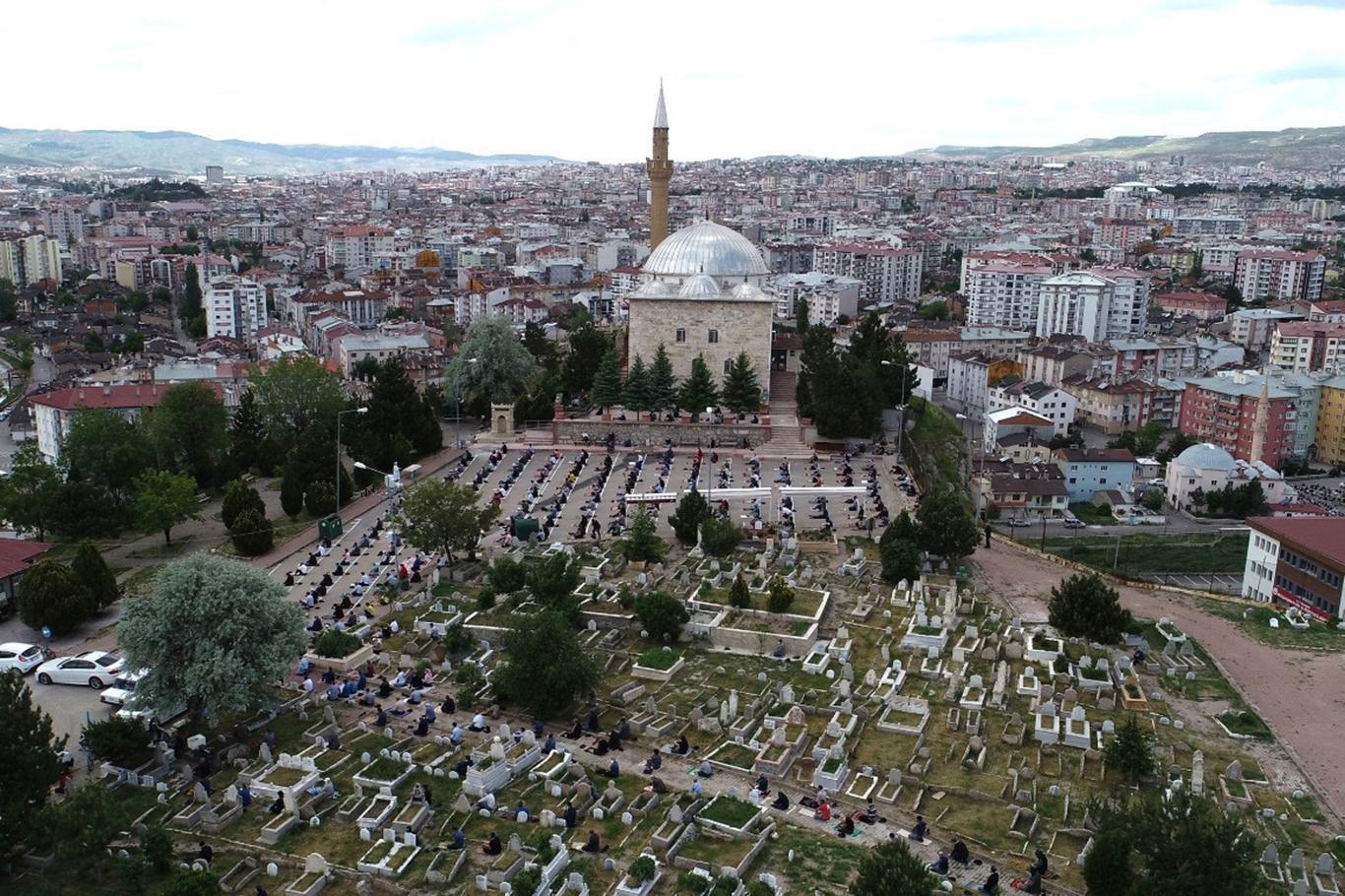 Müslümanlar Cuma namazına akın etti